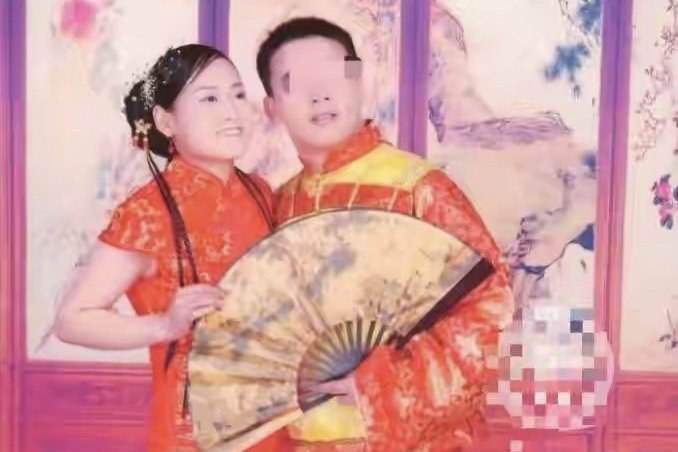 怀孕女子回娘家途中消失十年无踪影,大冷天的为何身穿棉衣却光脚出行呢?