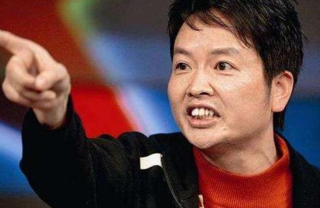 某导演见不得贾玲爆红,对她多次警告,他给贾玲提鞋都不配,他到底是谁?