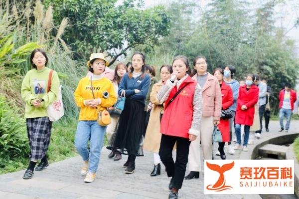 “爱成都·迎大运”首届成都市社区导游发展论坛在万春顺利举行