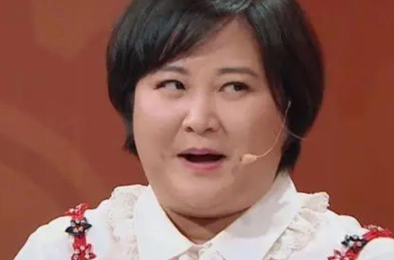 某导演见不得贾玲爆红,对她多次警告,他给贾玲提鞋都不配,他到底是谁?