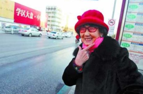 还记得那位88岁的“传奇老太”吗?72岁出狱后挣千万,现在怎样了?