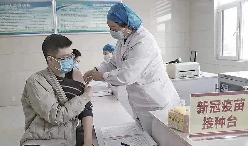 全国多地发文未接种新冠疫苗导致感染将严肃追责，将需承担什么责任？