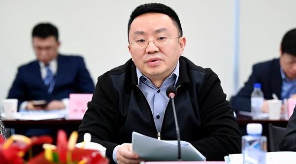 成都大学校长王清远,能否笑到最后?