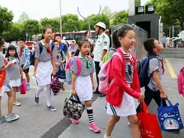 男孩躲在家里衣柜1天1夜,只为逃学,该怎样引导厌学的孩子呢?