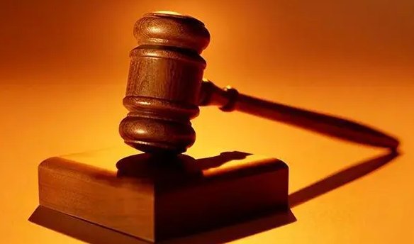 女子团建饭后想走，不料被保安队长打至重伤二级，重伤二级将会如何量刑？