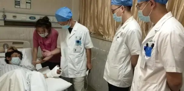 昌都一男子断掌超24小时再植成功，国内医疗水平有多牛？