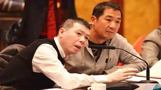 冯小刚、张国立等多名艺人接连退出持股公司，释放了什么信号？