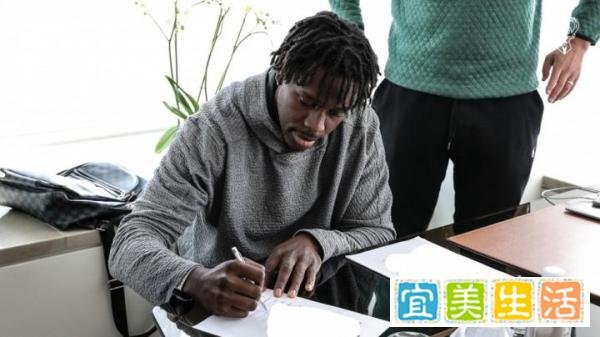 官方:雄鹿与朱-霍勒迪签下一份多年提前续约合同