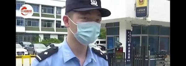 江苏无锡，女子20万现金装在纸箱被老人当废品卖掉，民警帮找回