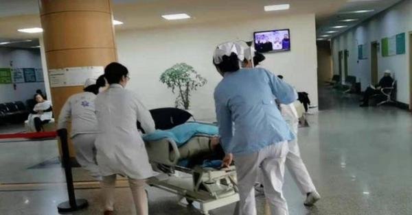 男子过度焦虑出现碱中毒，突然狂躁、抽搐、出冷汗，压力大的人要注意