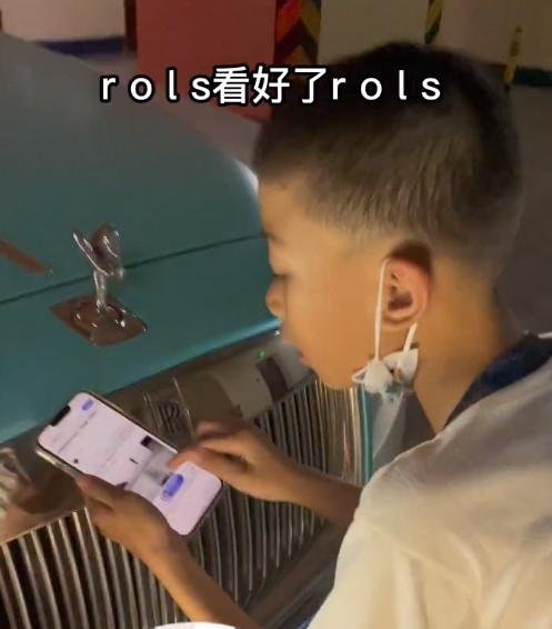 福建一女子骗儿子家里劳斯莱斯是高仿车,孩子最终是如何发现端倪的?