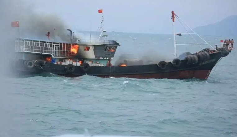 海南12名乘客海钓时船只爆炸，事故原因是什么？
