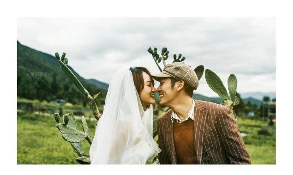 婚纱照相框选择什么材质更好一些？新人在挑选婚纱照相框时有哪些实用的技巧？