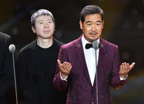 冯小刚、张国立等多名艺人接连退出持股公司,释放了什么信号?