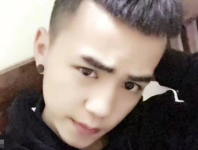 “抽烟只抽炫赫门，一生只爱一个人”是什么梗？