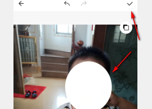 谁能告诉我手机上的美图秀秀怎么用白点挡脸??