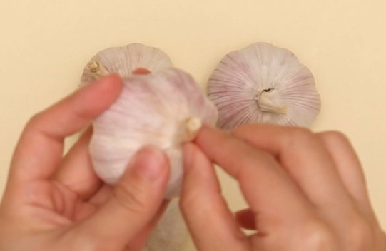 腌冻蒜怎么腌啊？？都是用什么配料啊？？给我说说怎么制作 具体一点