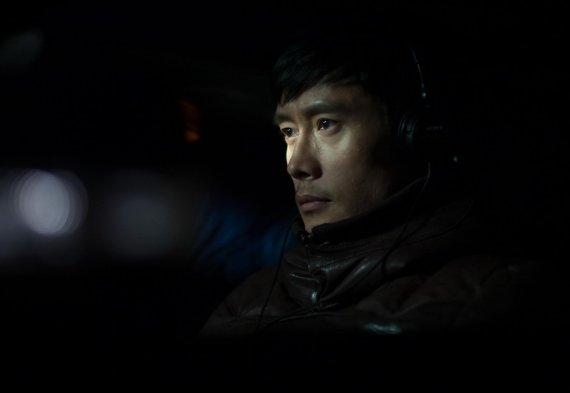 李秉宪主演的《看见恶魔》这部电影中最后主角未婚妻的妹妹死了吗。电影看到后面貌似没有交代呀。
