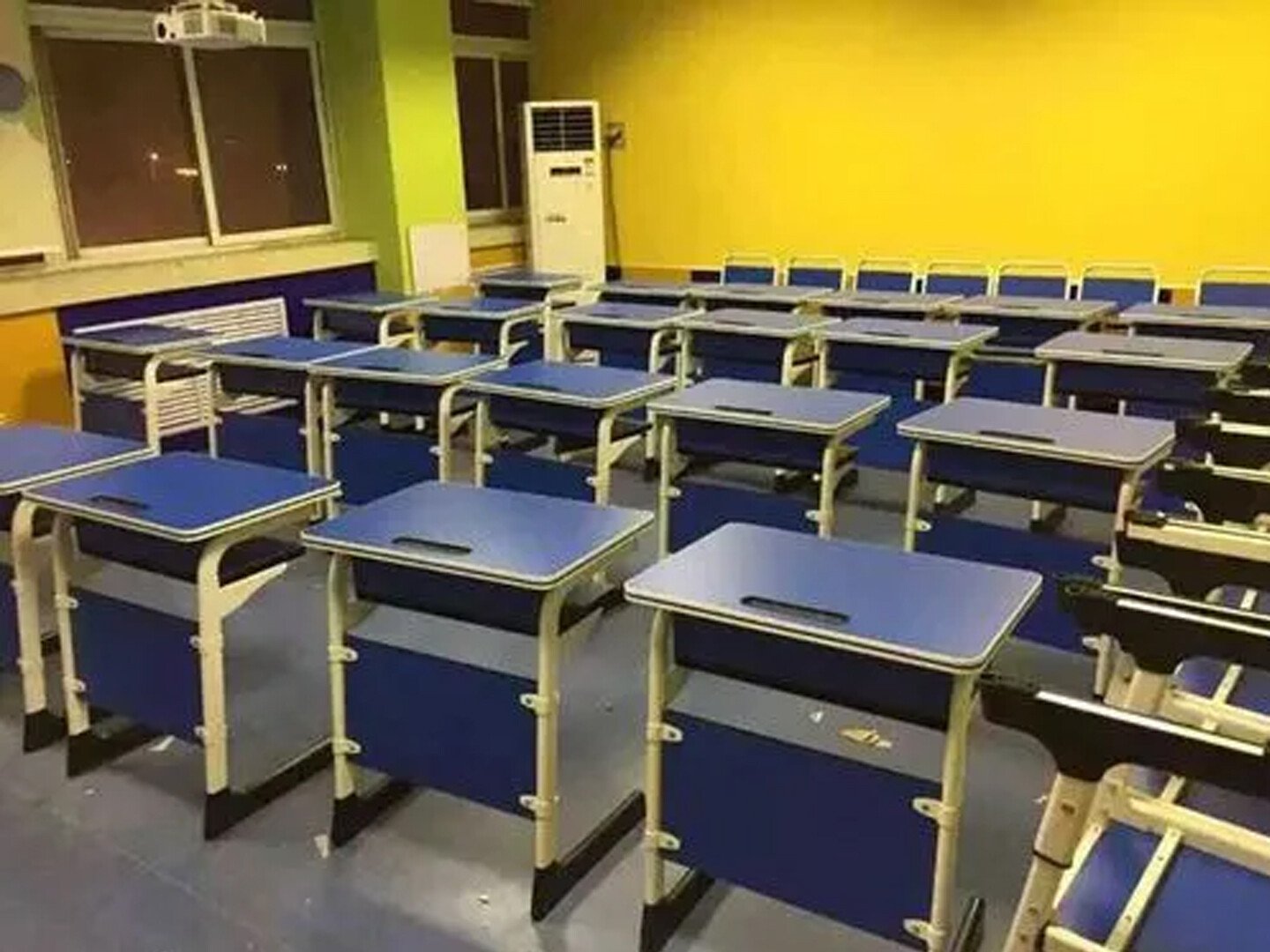 小学课桌尺寸是多少？