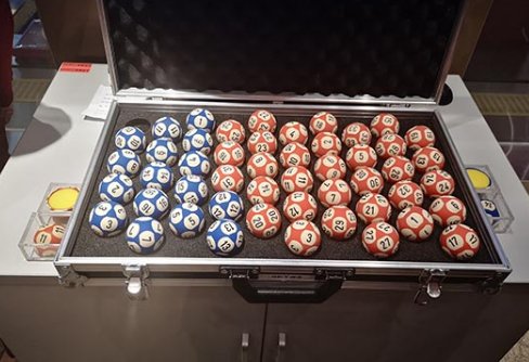 双色球胆拖选号2拖8是多少钱