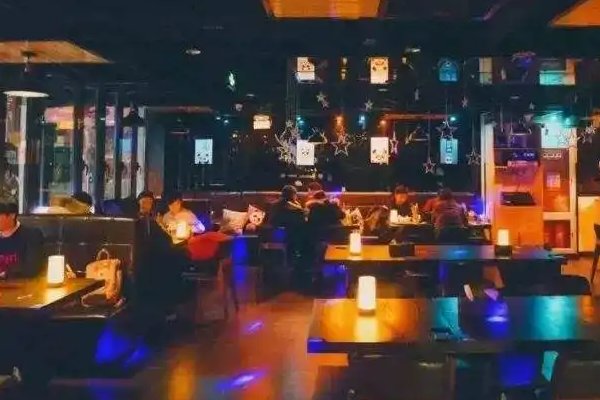 灯红酒绿惹人醉下一句是什么？
