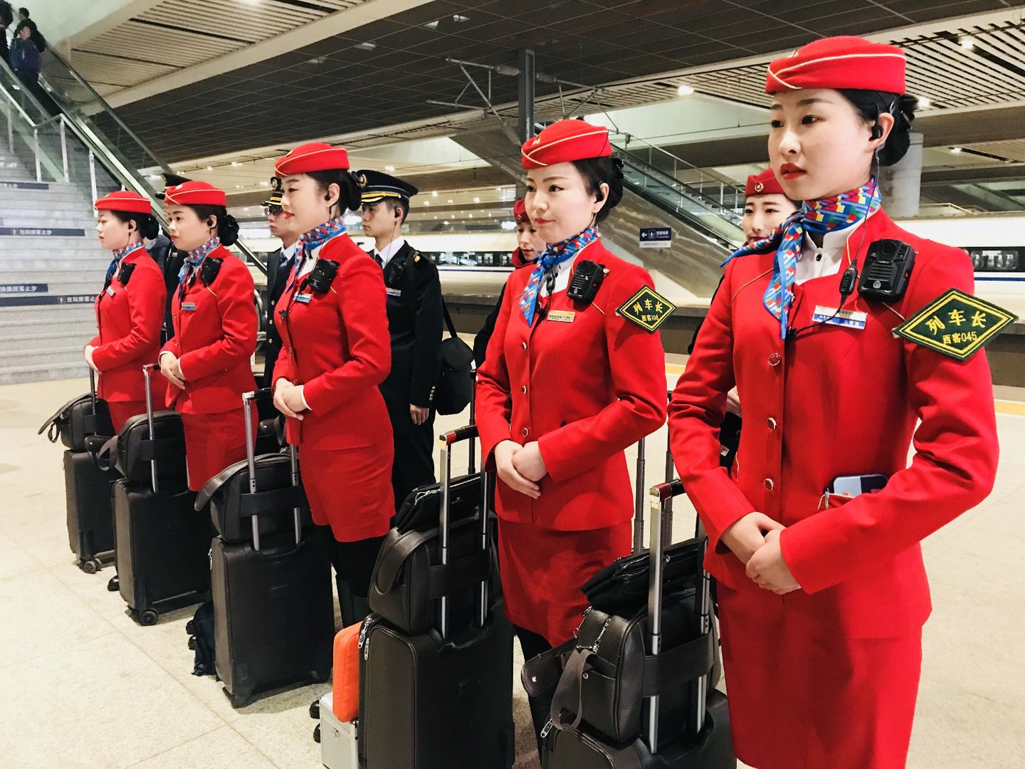 高速铁路乘务员通过什么方式招聘?