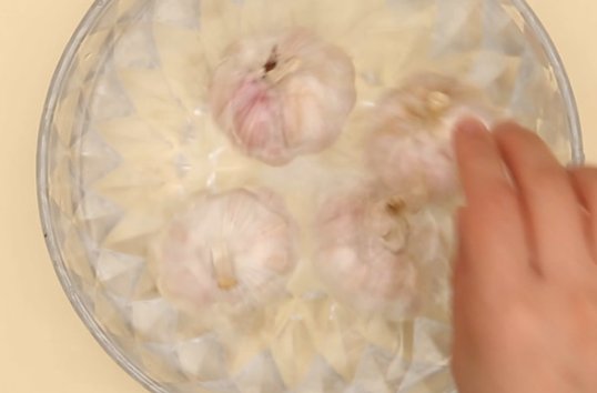 腌冻蒜怎么腌啊??都是用什么配料啊??给我说说怎么制作 具体一点