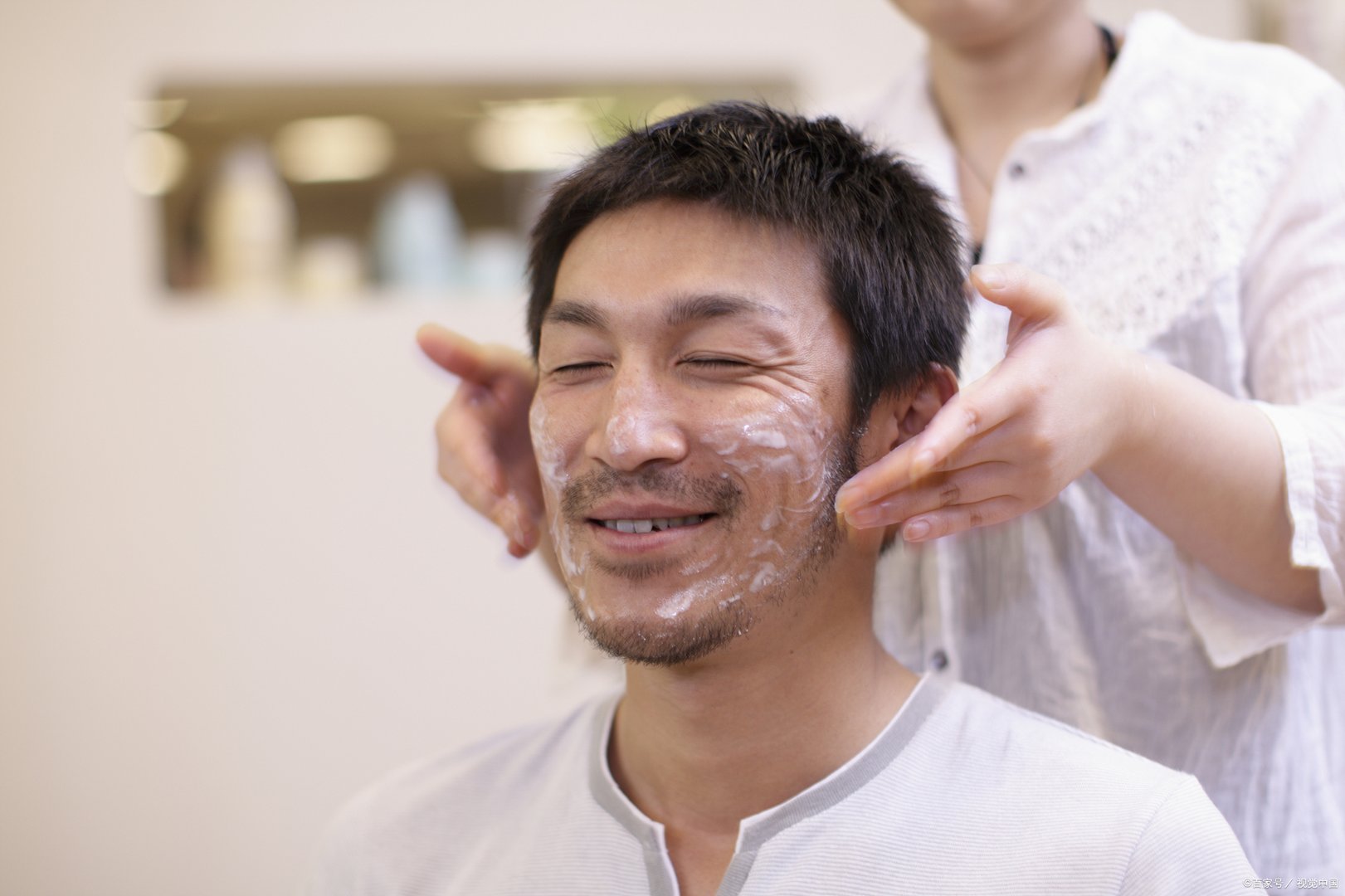 最近朵颜面霜很火，不知道好用吗？里面含有激素吗？