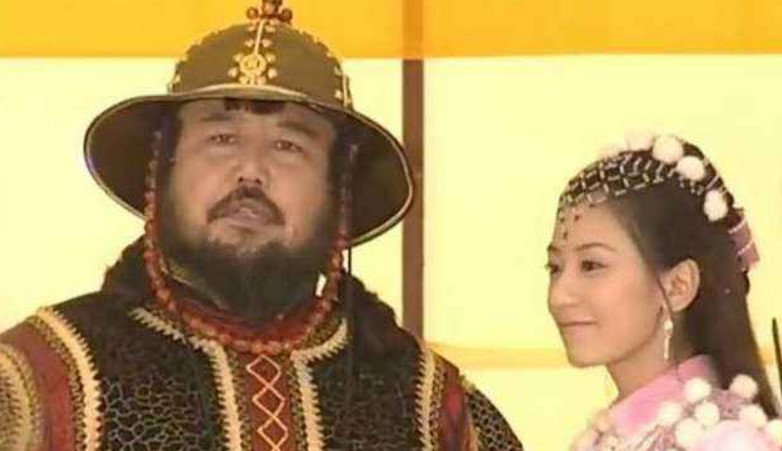 《倚天屠龙记》为什么赵敏的父亲怕七王爷？