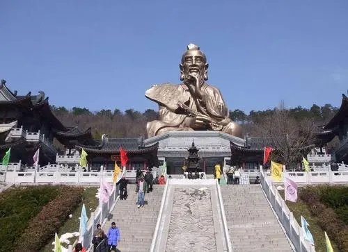 句容市应该念成ju容市还是gou容市？