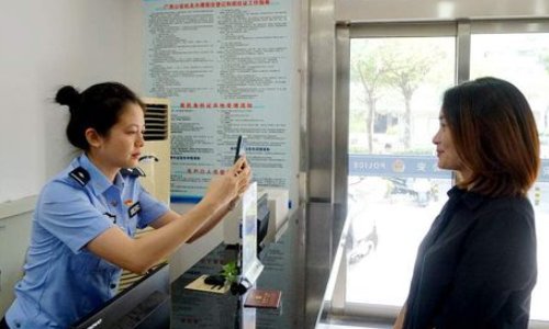 我身份证照的太丑了，可以假装丢了重新办吗