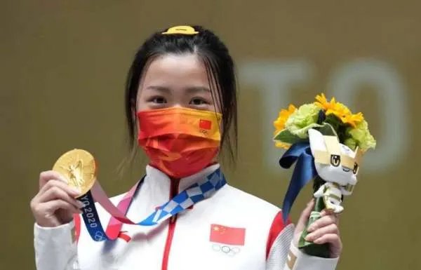 杨倩将奥运会领奖服赠予清华,值得清华学子学习吗？