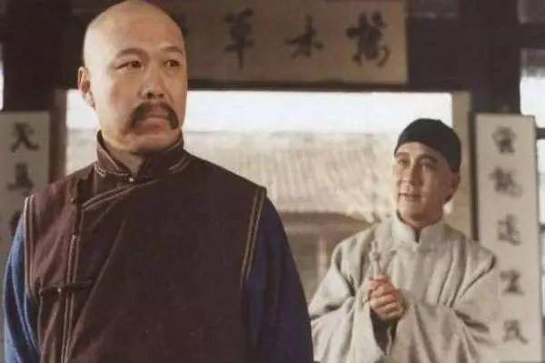他在中国极力提倡“一夫一妻”,为何自己却娶6个姨太太?
