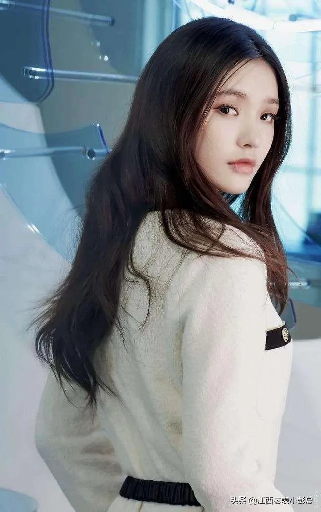 相比来说五官不是最精致的林允,为什么看起来反而更舒服?