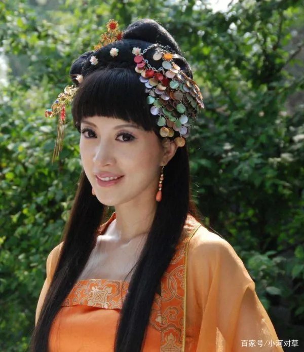 为什么金巧巧总是在演公主的角色？