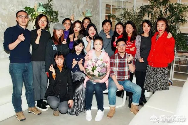 继公布恋情之后,女排最美女神惠若琪又宣布新工作永不退役。你怎么看?