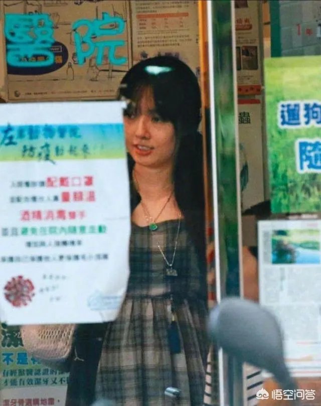 6月17日郭碧婷腹部隆起似皮球被猜测怀孕,为什么明星生子这么多人关注?