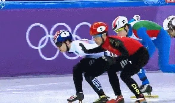 对平昌冬奥会男子1000米和女子500米短道速滑中国运动员被判罚犯规出局有何看法?
