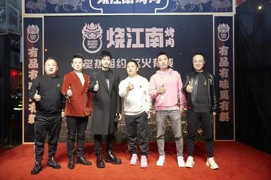 扎堆开餐厅、批量请网红,明星餐厅背后是同一个操盘手吗?