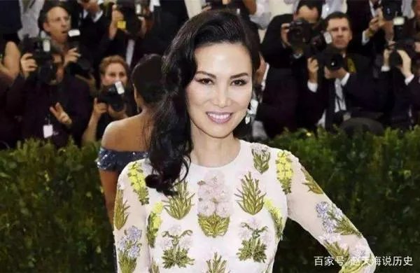 那个离婚分得百亿家产的邓文迪,如今过得怎么样了?