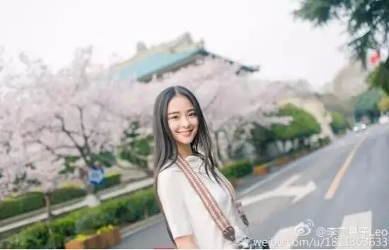武汉美女众多,武汉大学的校花中你最喜欢哪一个呢?
