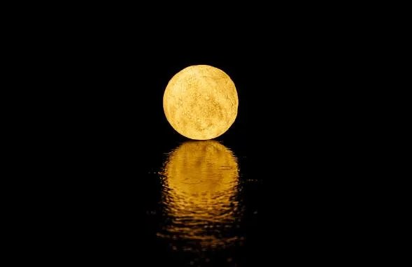 夜空中最美唯美月亮图片 中秋月的漂亮图片