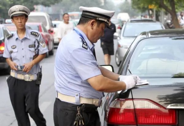 我是没系安全带被交警开了罚单,但是我上网查没有记录是怎么回事呀?