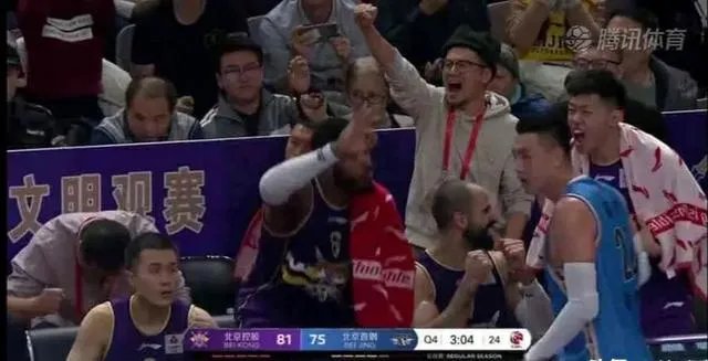北控遭绝杀后,场边的杨毅难掩失落!他不是解说员吗?为什么不保持中立的态度呢?