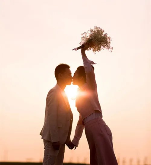 阁楼婚纱摄影怎么样 新人怎样选择合适的婚纱影楼