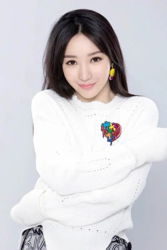 柳岩在《梦华录》中把男人扔进水里,为何网友希望扔的是包贝尔?