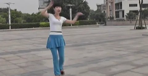 广场舞泉水叮咚响分解动作