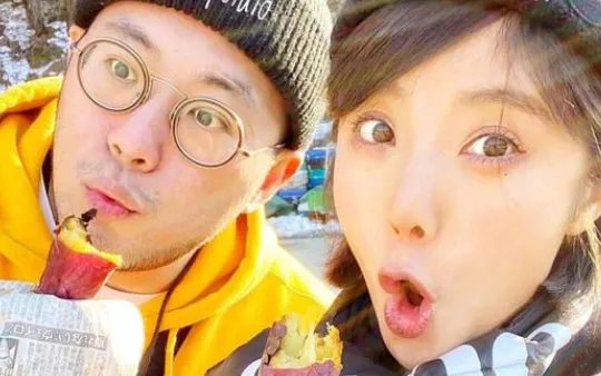 曾经的宅男女神赵奕欢公布恋情,其男友李伯恩到底有何魅力?