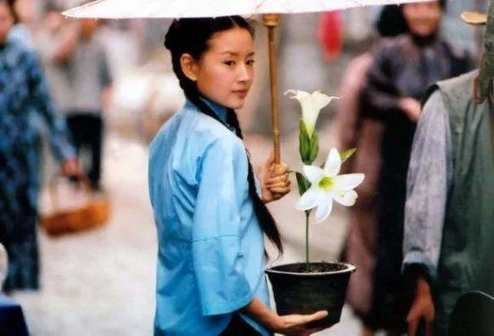 董洁复出初现老态,她和当初的“冷清秋”相比,为什么丧失了灵气和少女感?