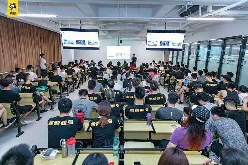 学健身教练要多久,学费多少钱?